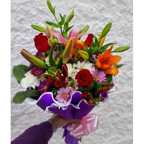 Assorted round bouquet with roses